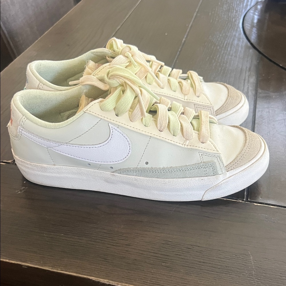 Nike Low Top Sneakers in Pale Green & White